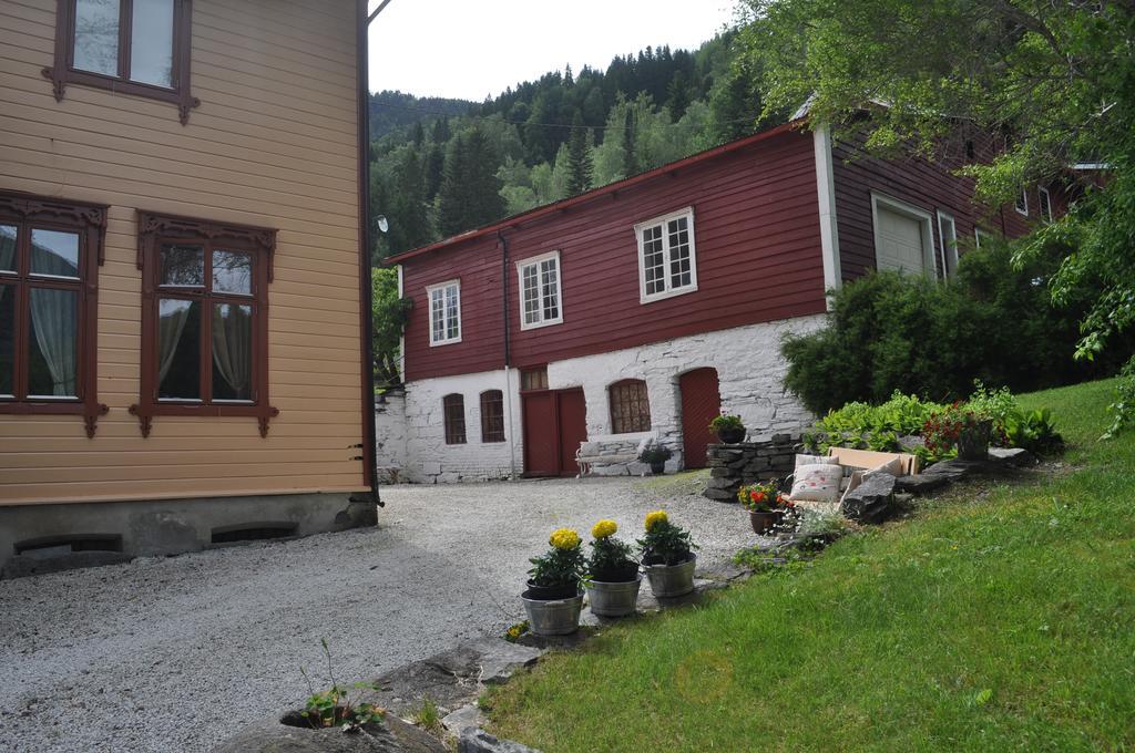 Dosen Gard Hotel Luster Екстериор снимка