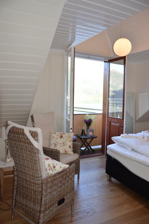 Dosen Gard Hotel Luster Екстериор снимка