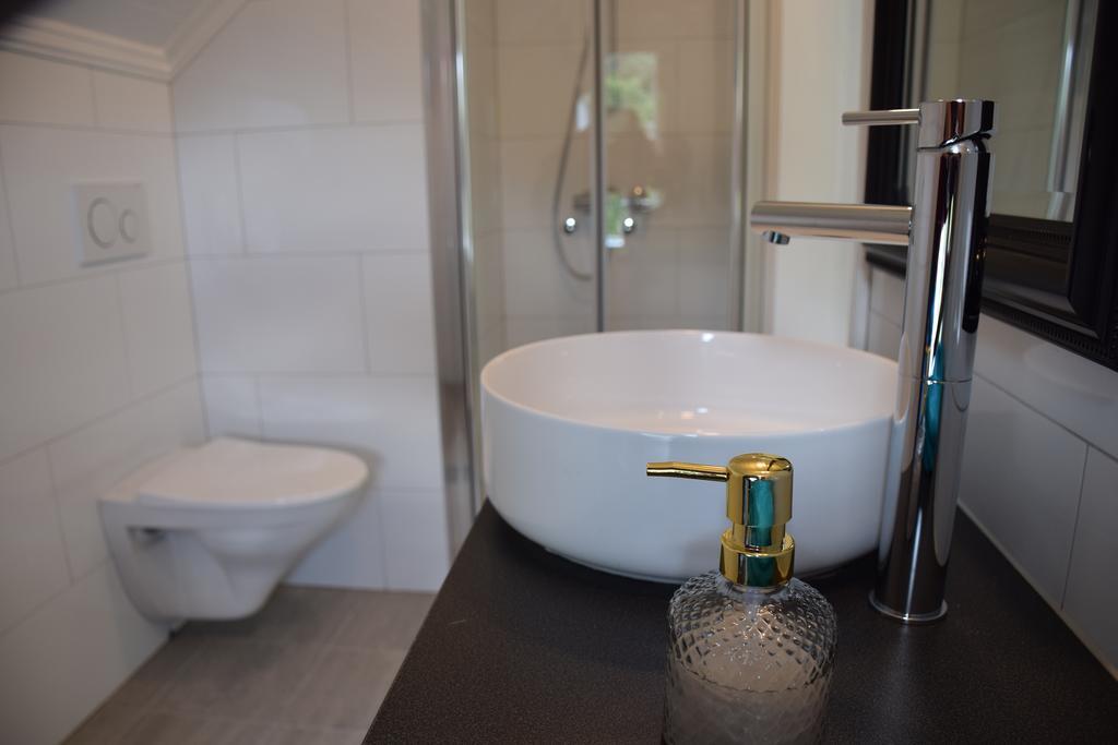 Dosen Gard Hotel Luster Екстериор снимка