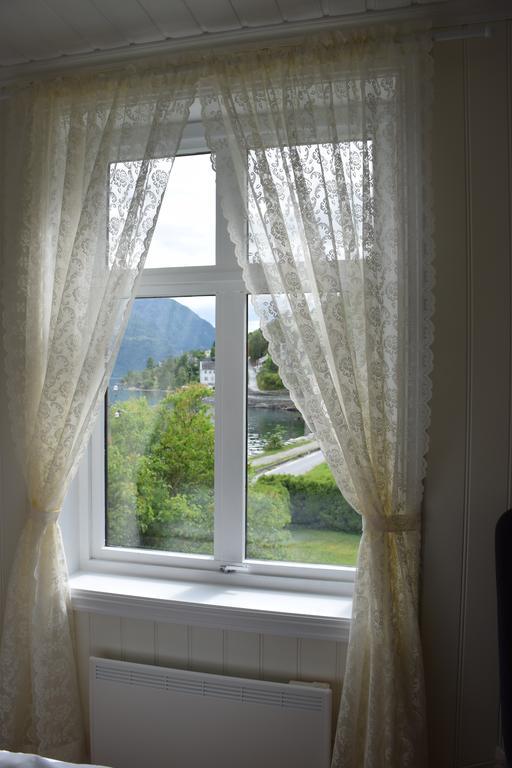 Dosen Gard Hotel Luster Екстериор снимка